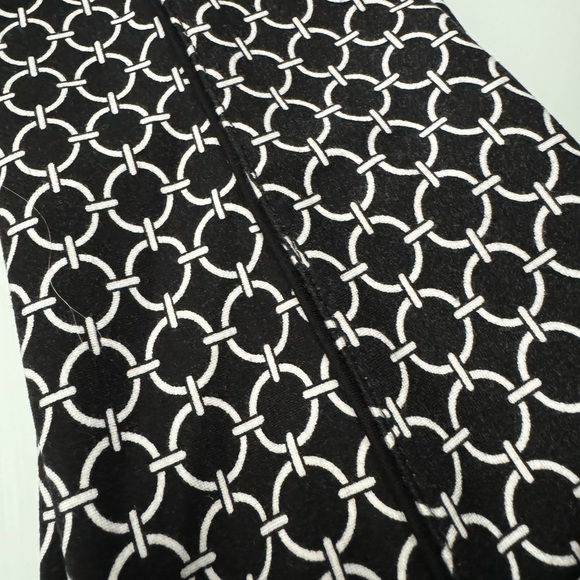 Nygard Luxe Slims | women’s pants | Large (14-16) | Black/white - Picture 5 of 9